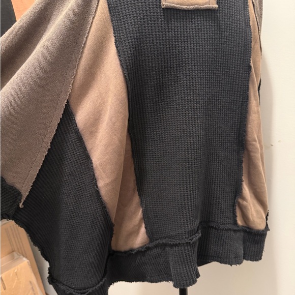 POL Women's Colorblock Knit Top - Black and Tan - Picture 7 of 9